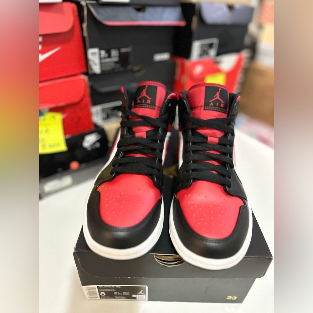 Jordan 1 Mid White Black Red